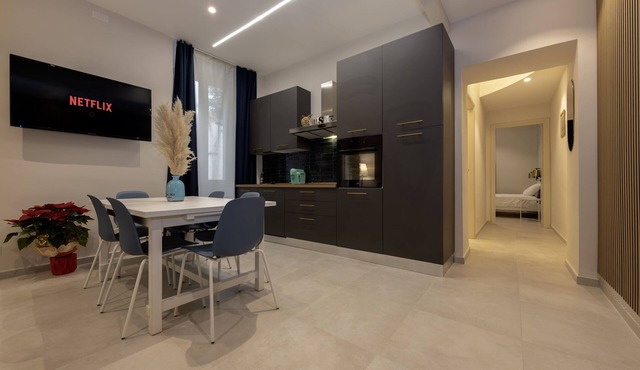 Modern apartment in the heart of the city, a stone's throw from the harbor.
