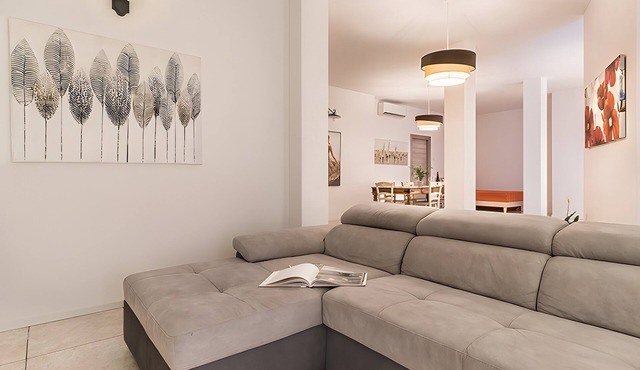 Modern Apartment near Noventa di Piave Designer Outlet and the Sea