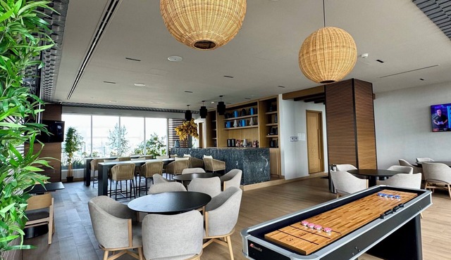 Modern Apartment Pool & Gym by Paseo Santa Lucía