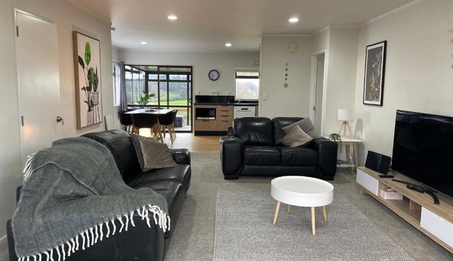 Modern apartment- rural outlook, central Cambridge