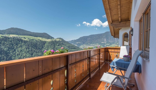 Modern “Apartment Sella” with Mountain View, Wi-Fi, Balcony, Garden & Terrace