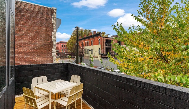 Modern Apartment- Walk to Convention Center- Deck- Off-Street Parking
