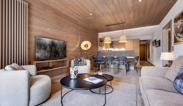 Modern Apartment with Terrace, Close to Center, Sleeps 8