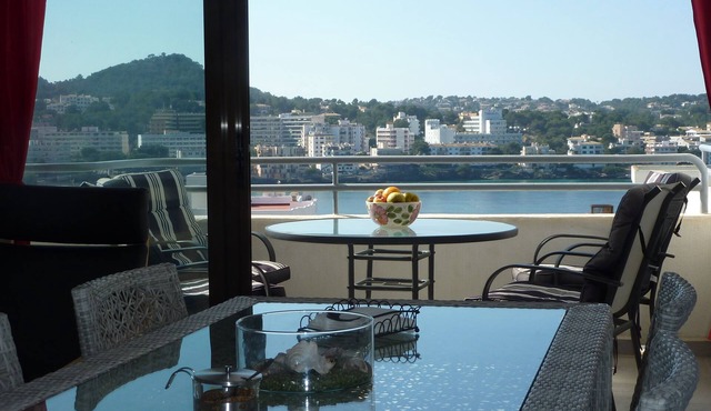 Modern Apartment with Shared Pool, Wifi, A/C and Sea View in Santa Ponsa