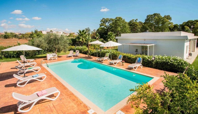 Modern Apartment with Pool, Garden, Wi-Fi, Terrace, Barbecue, Air Conditioning