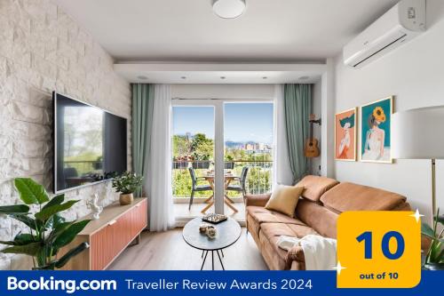 Modern Apartment with Balcony, Bikes & Parking - PINNACLE