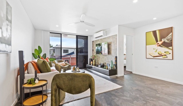 Modern Apartment with Esplanade Views Near the Hospital
