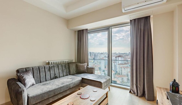 Modern Apartment with Great City View in Kadikoy