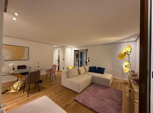 Modern apartment with terrace in Solln