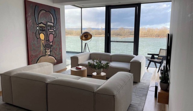 Modern Apartment with view on Rhine