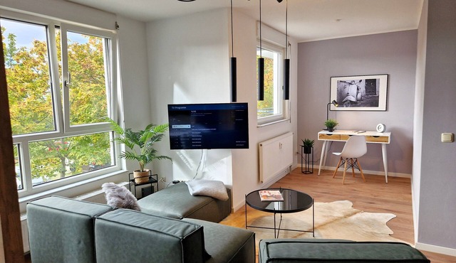Modern apartment with workplace for singles & couples - close to the center of Gera