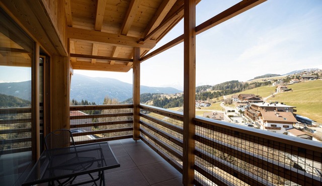 Modern Apartment “Wohnung 7” with Mountain View, Wi-Fi, Balcony & Terrace