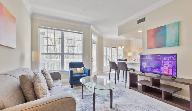 Modern Apt with Private Garage