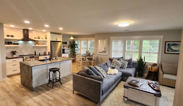 Modern Beach Elegance: The Maples Retreat