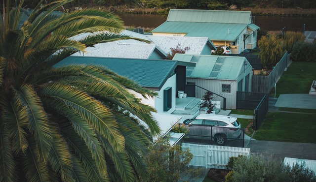 Modern Beach House— short stroll from the beach, parks, cafes + restaurants.