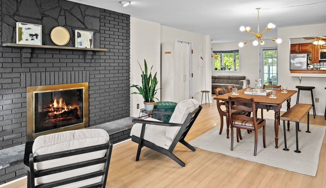 Modern Beach Home - Waterview, close to restaurants, universities and hospitals