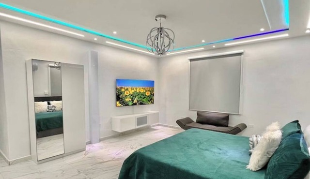 Modern Beach Villa Valeria/Heated Pool/Power Generator/Beach Walk Parking
