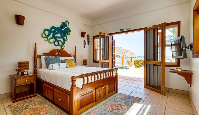 Modern Beachfront Studio: Pool & Luxury