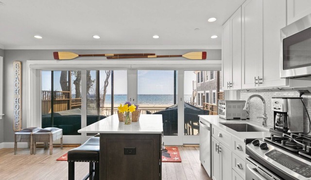 Modern Beachfront Escape - Steps from Ferry - Private Deck - Waterfront