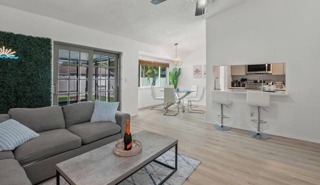 Modern & Beachy 3bd/2bth Largo Escape!