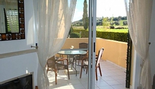 Modern Beautiful Town House/Beautiful views. Centre 10 mins walk. UK TV/WiFi