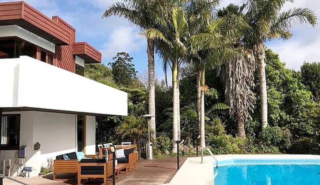 Modern Bed and Breakfast in Tropical Setting near Lion Rock on North Island
