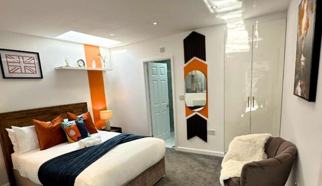 Modern Birmingham Studio Free On-Site Parking