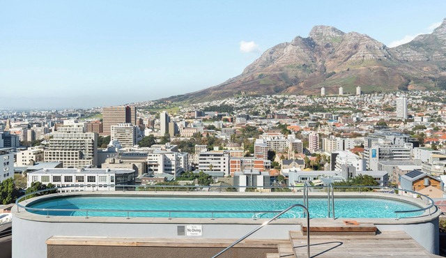 Modern Bo Kaap Apartment - Pool Deck - Wifi