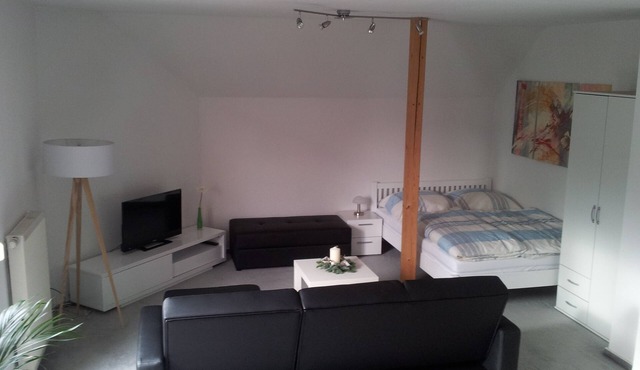 Modern, bright apartment with a view of the Wachsenburg on the Erfurter Kreuz/A4!