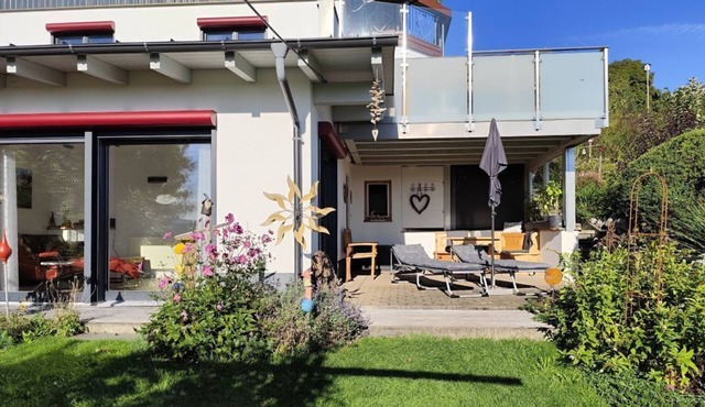 Modern bright apartment GRÜNTENSICHT for 2. persons mountain view and meadows invite you.