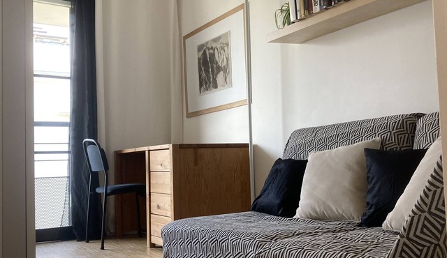 Modern Bright Loft South Paris. Direct Connection to Metro and Airport. Parking