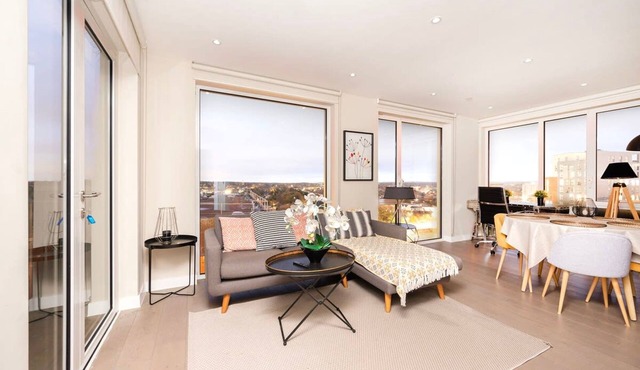 Modern Bromley Penthouse with Balcony Views