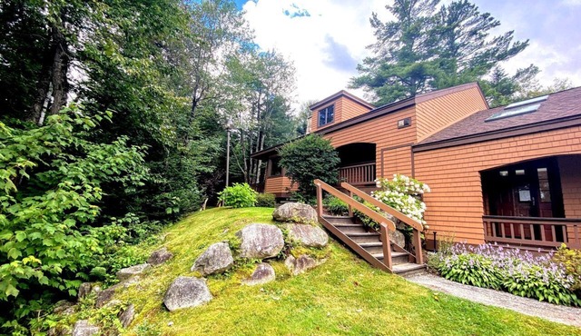 Modern Cabin Rental Perfect for a Luxury Ski Vacation near Mount Washington