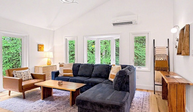 Modern Catskills Retreat with Spa Bath + Fire Pit