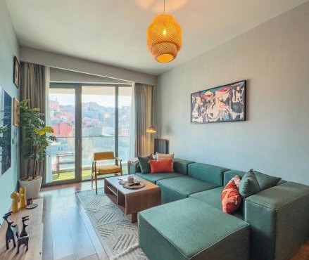 Modern Central Apartment in Taksim w Pool, Gym, Balcony