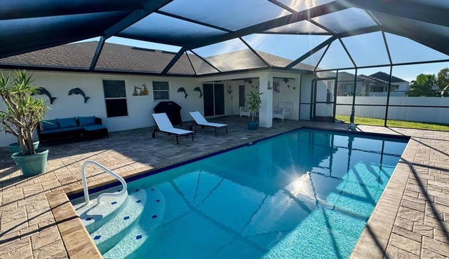 Modern Centrally Located 4BR House w/Heated Pool