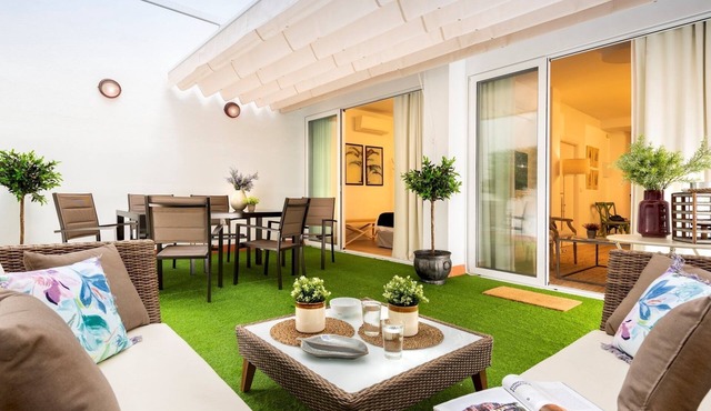 Modern Centric Apartment with Private Patio. Baños I