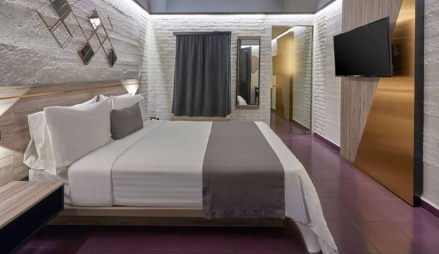 Modern Centro Suite – Walk to Zócalo, Museums, Great Food & Historic Sights!