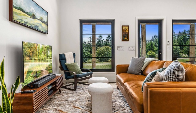 Modern Chalet ADU with Hot Tub, Fire Pit & EV Charger