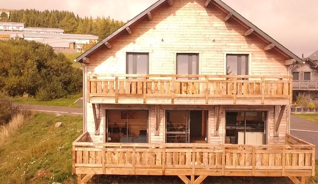 Modern chalet for 14 with private parking