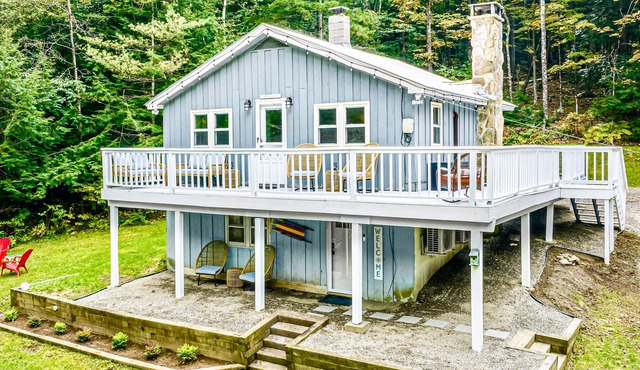 Modern Chalet w/Serene Views and Jacuzzi Hot Tub- 15 Minutes to Okemo Mountain