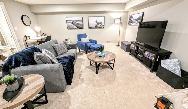 Modern Charming 8 Sleeper
