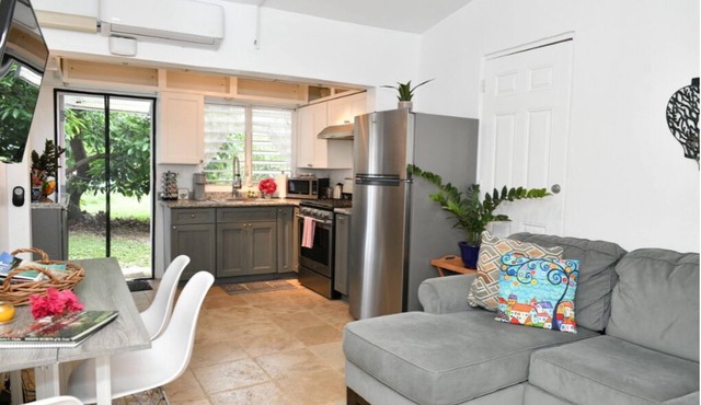 Modern Chic 1BR Apt w/W/D & Island Fruit Garden
