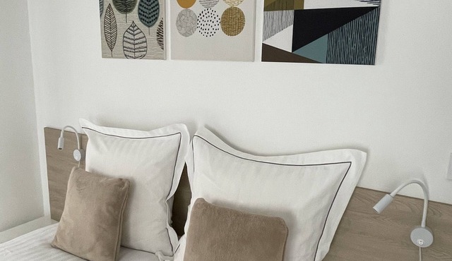 Modern & Chic 22 m2, very bright with air conditioning, in the heart of town