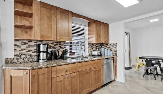 Modern & Chic 3-bedroom Pool Home