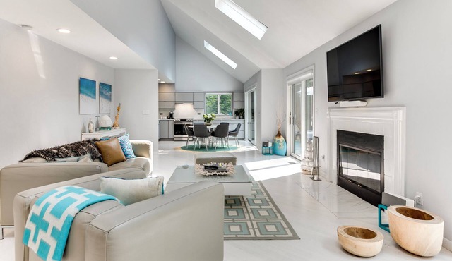 MODERN, CHIC, CONTEMPORARY HAMPTON CHATEAU