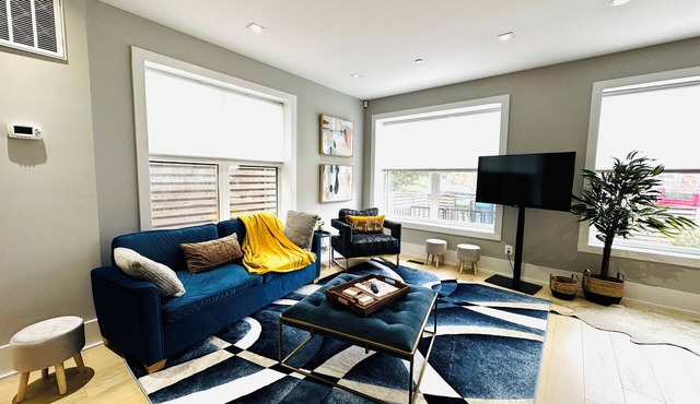 Modern Chic Guesthouse in the heart of DC walking distance to attractions