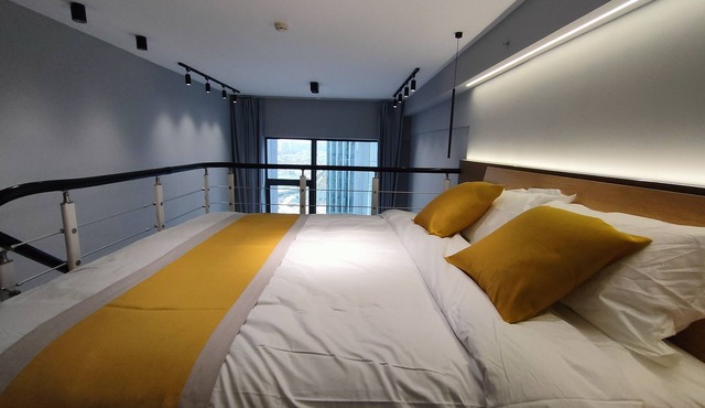 Modern Chic Loft Apartment in Kunming City Center - Sleeps 4 Max