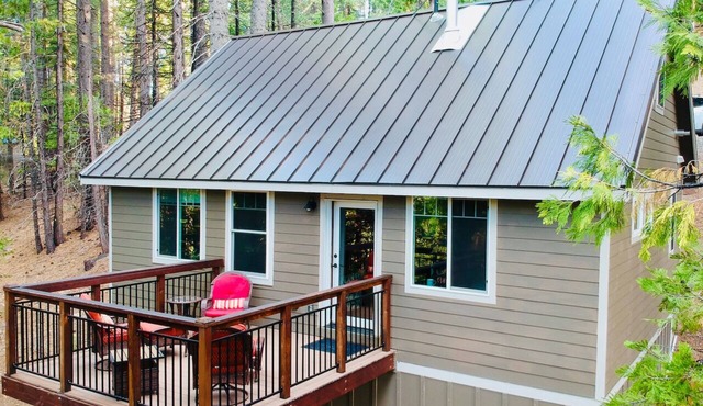 Modern-Chic Mineral Cabin, 10 Miles to Lassen NP, Level 2 EV Charger.