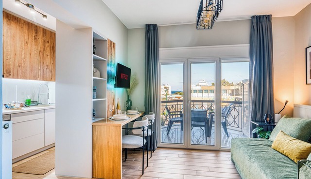 Modern City Studio w/Balcony – Columbus Apartment
